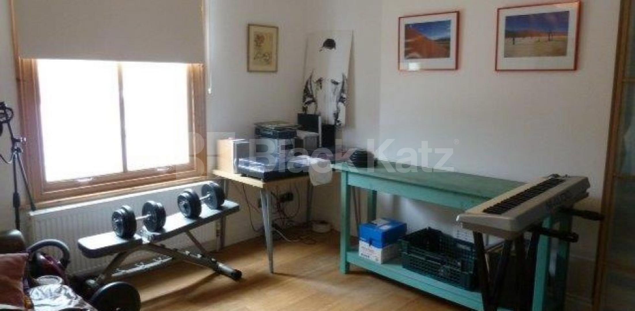 			LET AGREED, 2 Bedroom, 1 bath, 1 reception Flat			 Stapleton Hall Road, FINSBURY PARK-STROUD GREEN